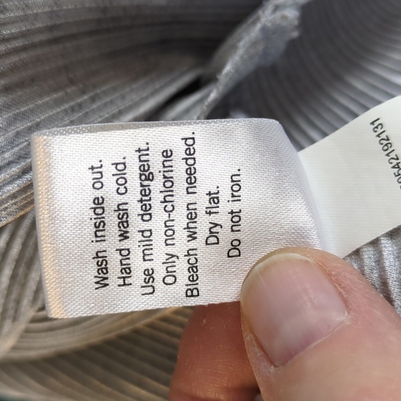 Dana Buchman Blouse Beautifully Elegant! - Picture 11 of 11